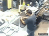GIF animado (95155) El mas valiente dependiente de tienda o ha visto demasiadas pelis de ninjas
