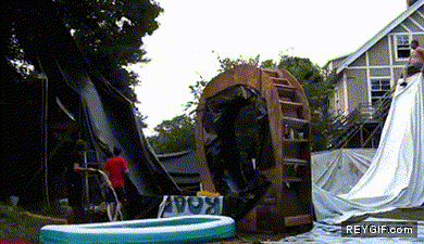 GIF animado (90259) El parque acuatico que querrias en tu jardin