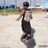 GIF animado (95083) El segway te puede dar un toque de clase y estilo d i v i n o