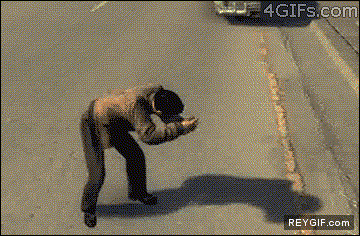 GIF animado (92019) En el gta puedes entrar al coche por la puerta o atravesandolo por detras