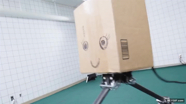 GIF animado (95218) Es lunes pero todos deberiamos estar contentos como este robot