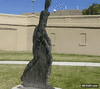 GIF animado (94384) Escultura desvaneciente de un hombre