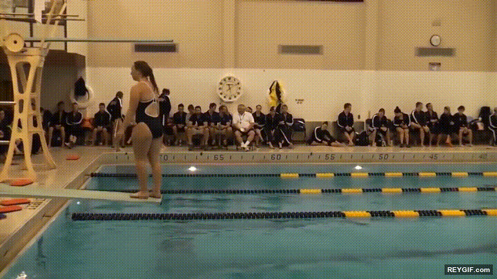 Imagen GIF de Espera al final salto de clase mundial animado