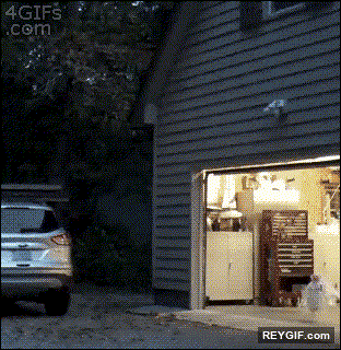 GIF animado (95118) Este halloween va a ser genial con mi fantasma teledirigido