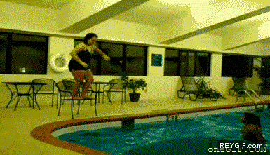 GIF animado (92498) Forma incorrecta de tirarse a la piscina