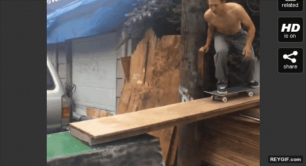GIF animado (95584) Gente habilidosa que se monta un skatepark en casa