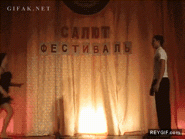 GIF animado (90904) Hacer el dirty dancing en minifalda error para ti regalo para el publico