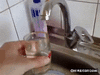 GIF animado (93125) Hoy el extrano caso del grifo que absorbia el agua