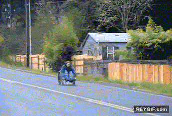 GIF animado (94143) Ideas geniales ejemplo bajar una cuesta a toda velocidad con silla de ruedas
