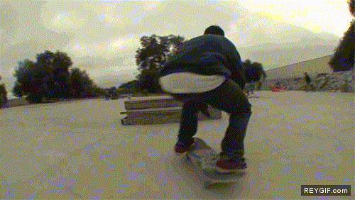 GIF animado (91417) Impresionante truco con el skate