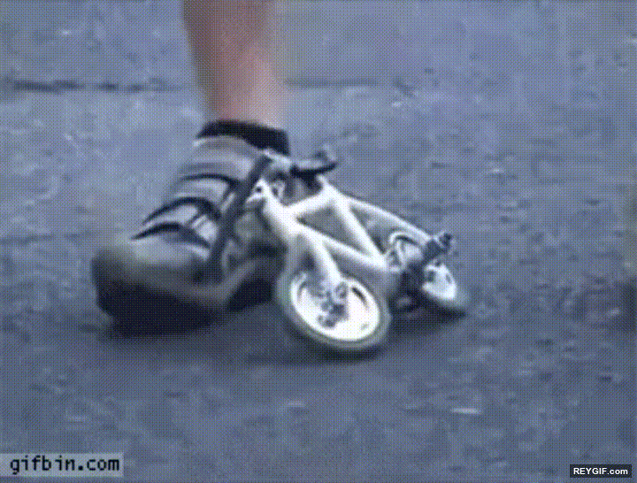 GIF animado (96394) La bici funcional mas pequena del mundo