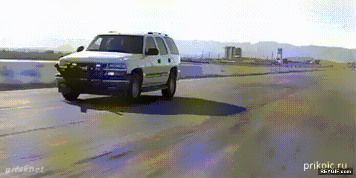 GIF animado (96546) La forma mas elegante de detener un coche en marcha