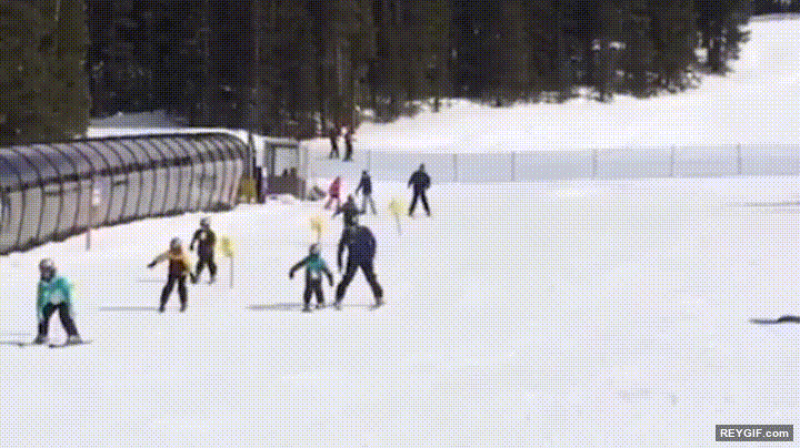 GIF animado (95447) La primera vez que me llevaron a esquiar