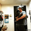 GIF animado (96378) La reaccion de un perro adoptado cuando encuentra una familia feliz