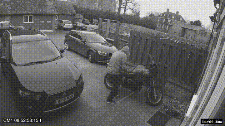 GIF animado (96431) Ladron robando el vehiculo de mas valor
