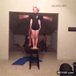 GIF animado (93557) Las sillas nunca fueron un buen lugar para bailar