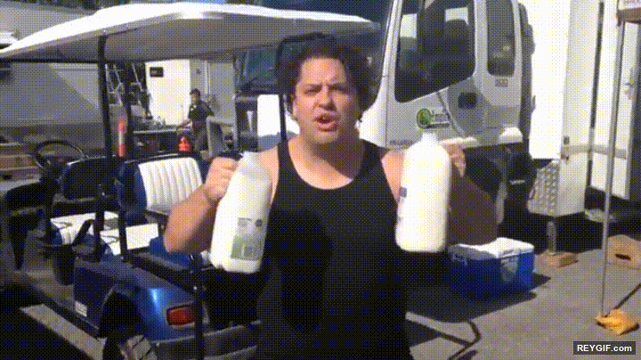 GIF animado (94478) Lo que pasa cuando te bebes dos botellas de leche del tiron