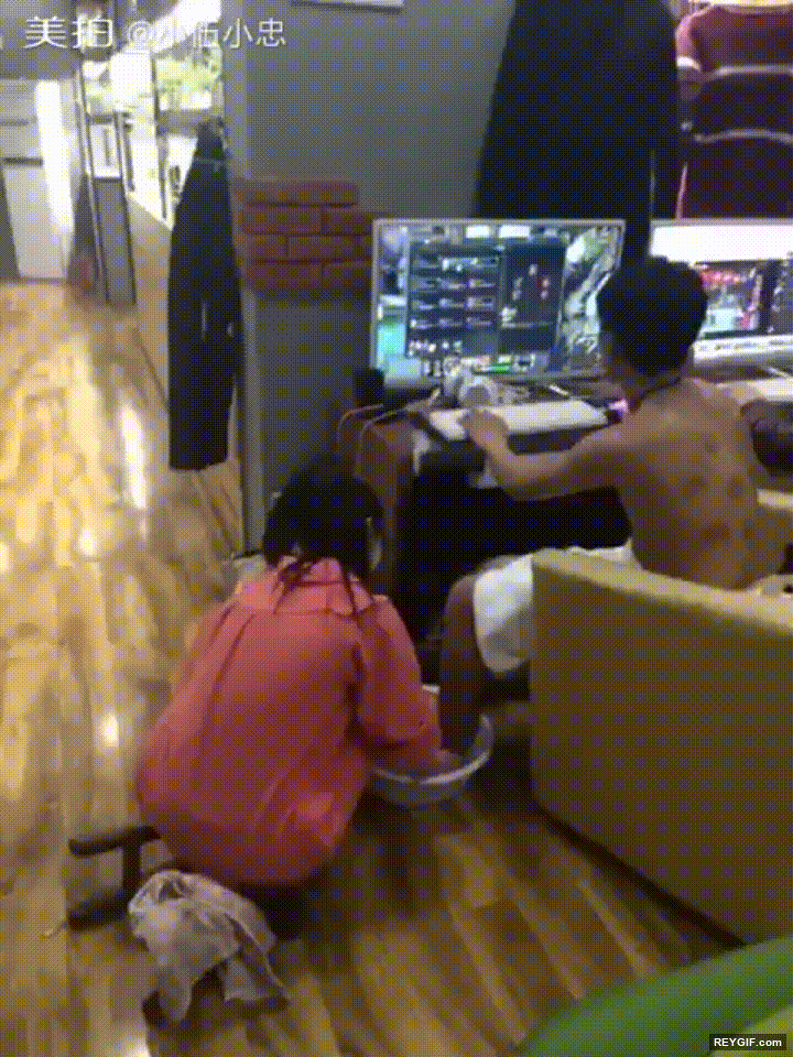 GIF animado (95709) Lo que todo gamer necesita son unos pies limpios