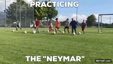 GIF animado (96196) Los chavales de hoy en dia practicando un neymar