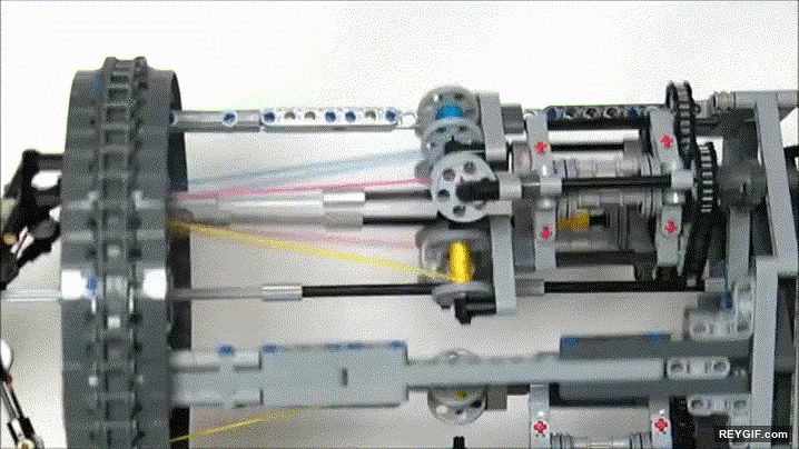 GIF animado (94578) Maquina lego haciendo una de esas pulseras que todos hemos llevado en verano