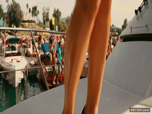 GIF animado (92685) Me estan dando ganas de ir de fiesta a un barco