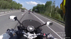 GIF animado (94570) Motorista con increibles reflejos ninja para esquivar a la muerte