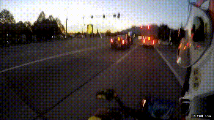 GIF animado (95398) Ojala encontrarse motoristas asi de majos siempre