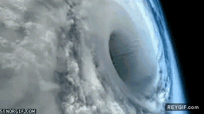 GIF animado (92280) Ojo del huracan visto desde el espacio
