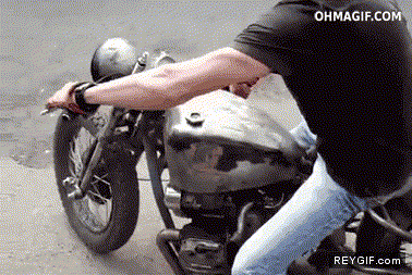 GIF animado (92959) Pero paco tu sabes montar en moto claro que si hombre soy un profesional