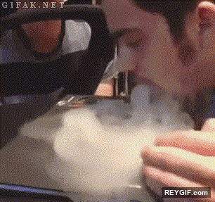 GIF animado (93585) Personas con la capacidad de controlar el humo a voluntad