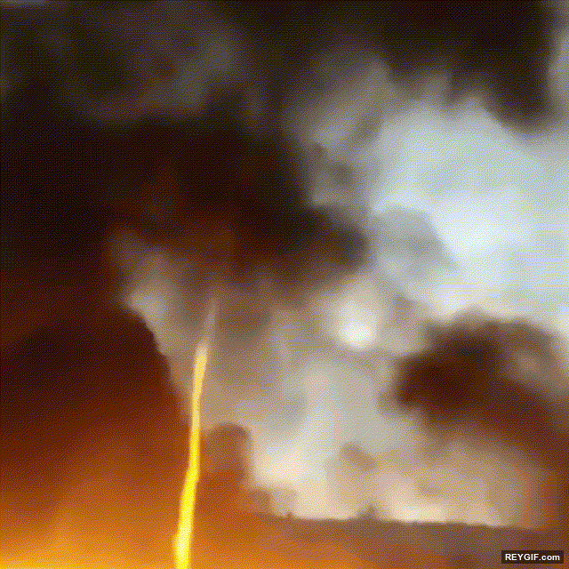 GIF animado (96176) Por si te lo habias preguntado este es el aspecto de un tornado de fuego