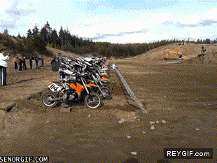 GIF animado (90755) Probablemente la carrera de motocross mas rapida de la historia