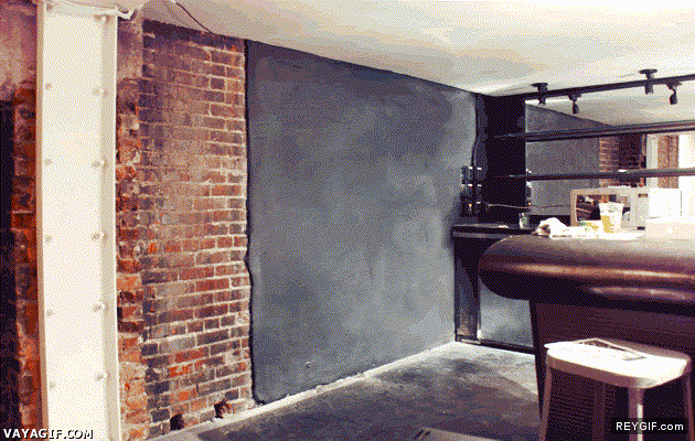 GIF animado (90315) Proceso de pintar la pared de un bar