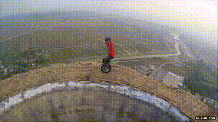 GIF animado (95455) Puede que no sea el mejor lugar para practicar con el uniciclo