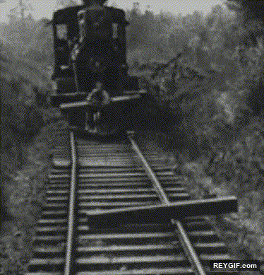 GIF animado (93962) Retirar obstaculos desde un tren en movimiento