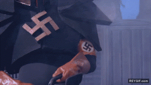 GIF animado (92476) Robot gigante nazi con motosierra lanzallamas estamos jodidos