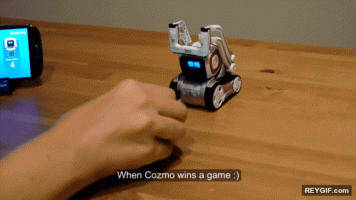 GIF animado (96418) Robots que celebran de una forma muy humana haber ganado la partida