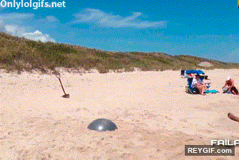 GIF animado (94036) Romperte la cabeza y el cuello nivel volteretas en la playa