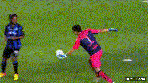 GIF animado (95735) Ronaldinho sigue siendo el mas listo de la clase