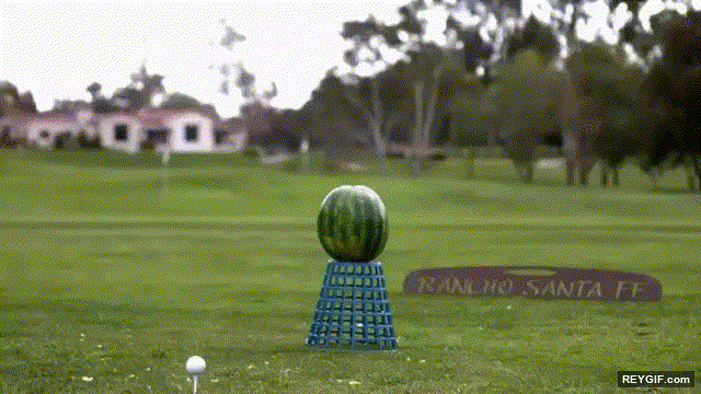 GIF animado (94507) Sandia destrozada a camara lenta por una pelota de golf