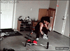 GIF animado (90825) Tanto musculo y tan miedica