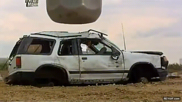 GIF animado (95998) Tiene truco hay un agujero justo debajo del coche