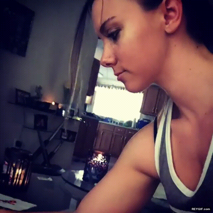 GIF animado (95575) Tu perro puede ayudarte a conseguir unos buenos biceps jugando