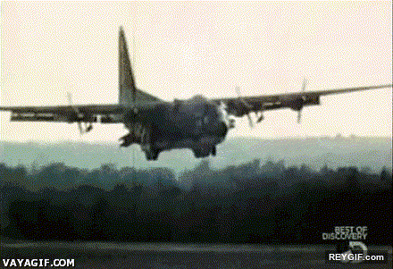 GIF animado (94987) Un gran avion de transporte capaz de aterrizar y despegar a corta distancia