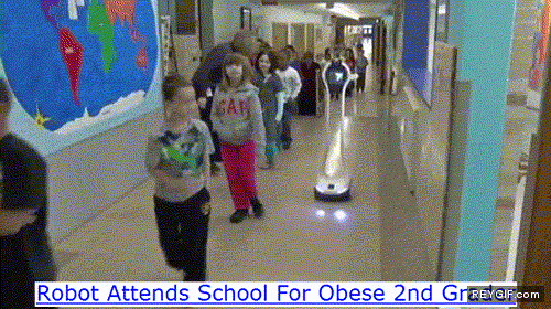 GIF animado (91730) Un robot con videocamara va a clase en lugar de un nino obeso de segundo