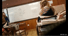 GIF animado (96351) Una de las bromas que le puedes gastar a un profesor en clase