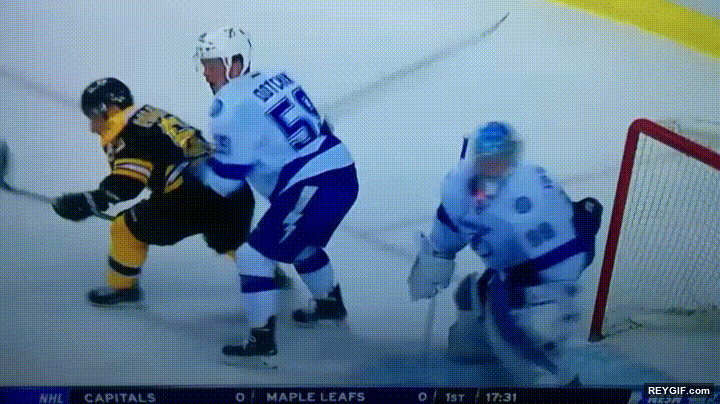 GIF animado (96601) Una de las jugadas mas sucias que puedes hacer en un partido de hockey