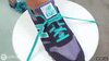 GIF animado (94563) Una forma alternativa de atarse las zapatillas