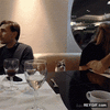 GIF animado (94777) Yo en una cena de cumpleanos en la que solo conozco al homenajeado