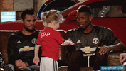 GIF animado (121492) La respuesta de esta chica a un dab de pogba es adorable